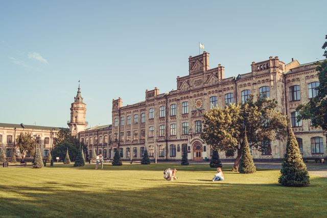 Bridging the Gap Between Industry and Universities. Transforming Academia.